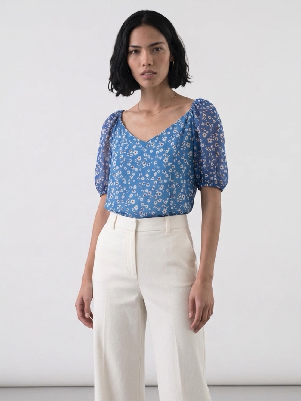 Amour Vert Blue Floral Puff-Sleeve V-Neck Top